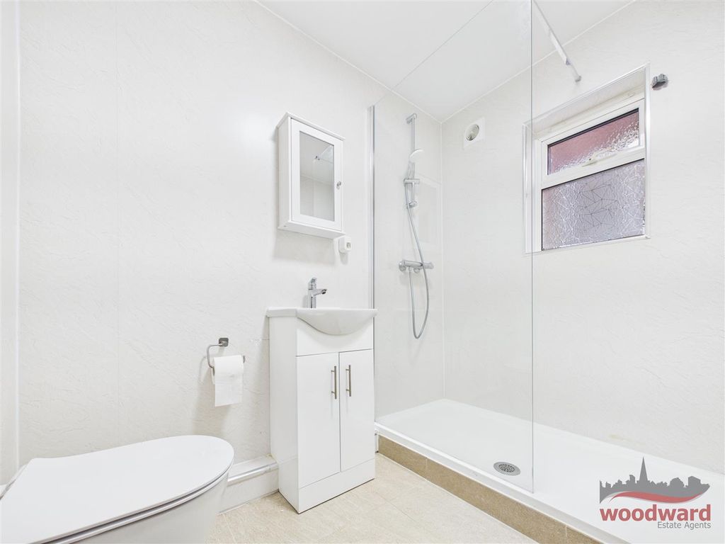 Property photo 3 of 13 Cam05267G0-Pr0274-Still014.Jpg