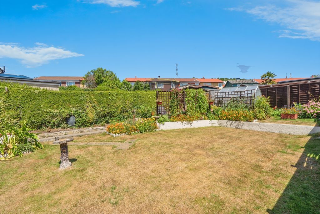 Property photo 2 of 17 Photo