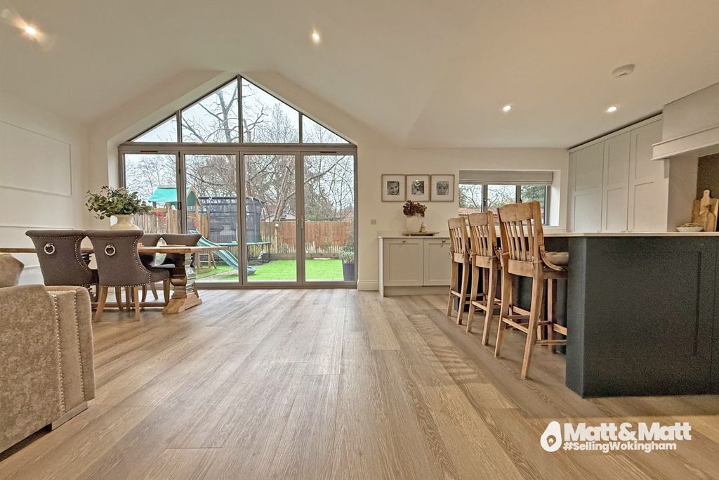 Property photo 2 of 15 3854694