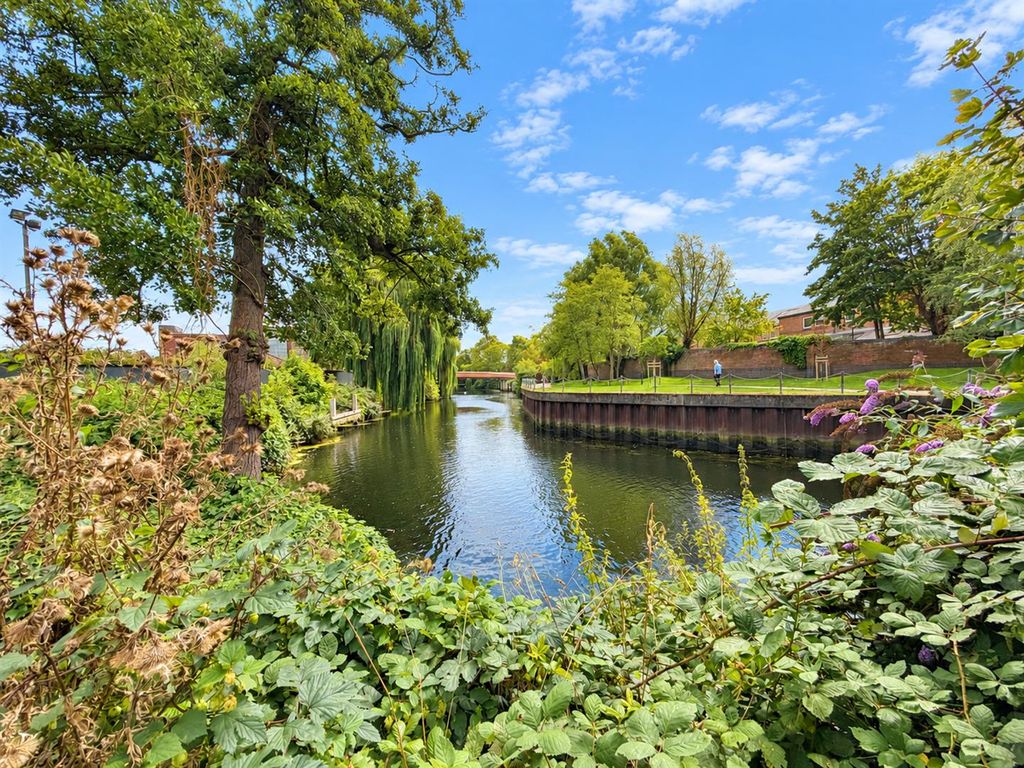 Property photo 3 of 18 16B95A0F-A029-4749-A040-Fa48772F7A74.Png