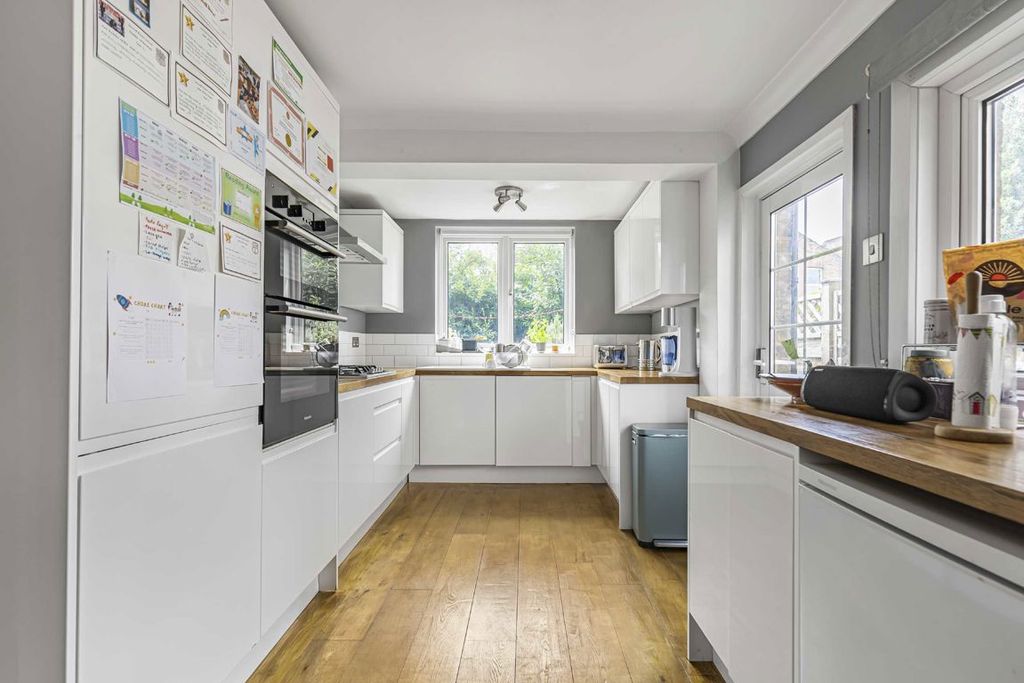 Property photo 3 of 8