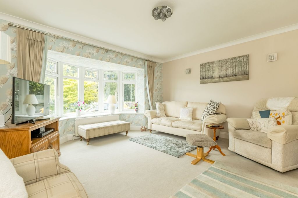 Property photo 2 of 28 Lounge