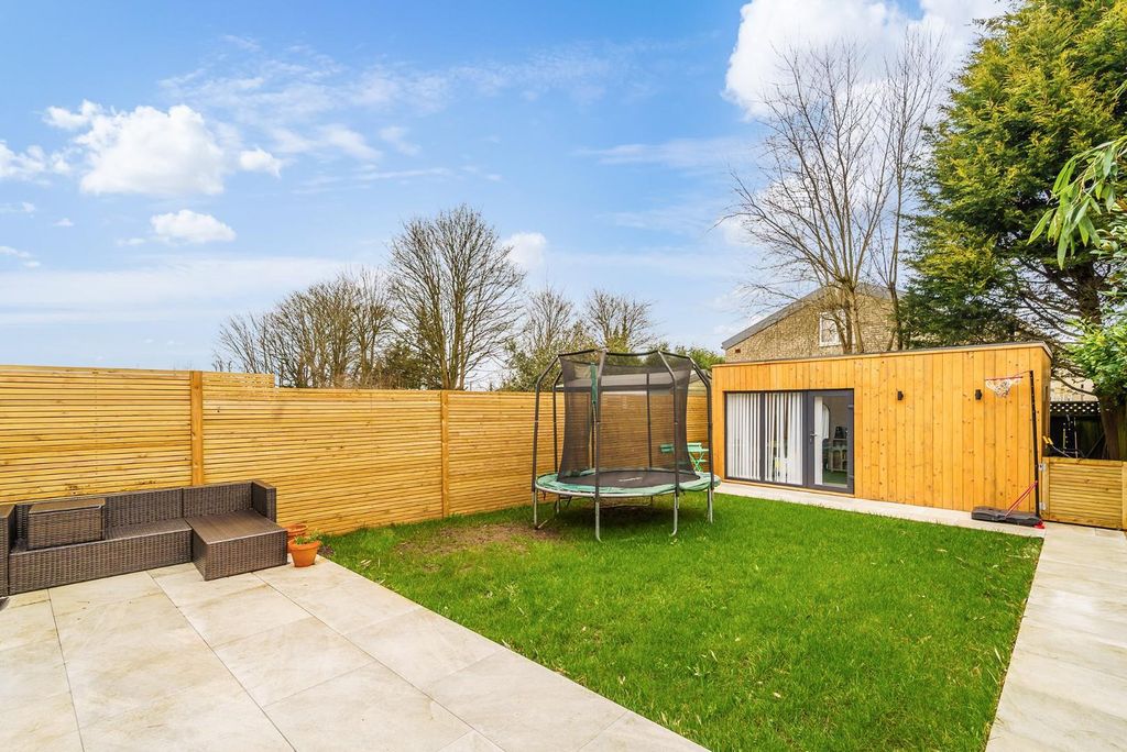 Property photo 3 of 17 Josephine Avenue (5).Jpg