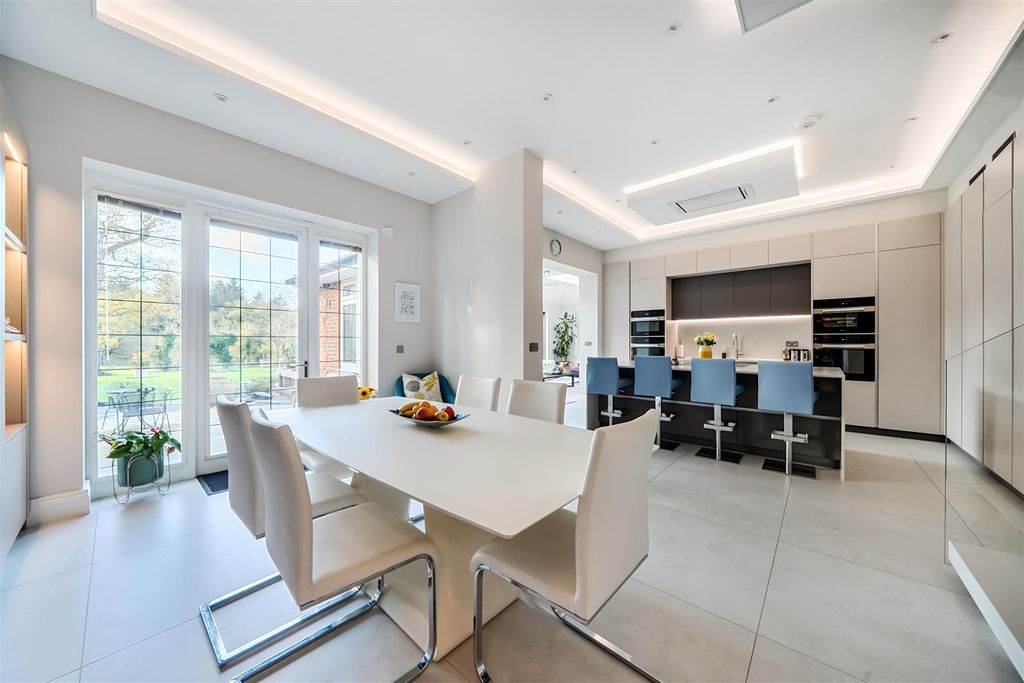 Property photo 3 of 45 Kitchen / Breakfast Room