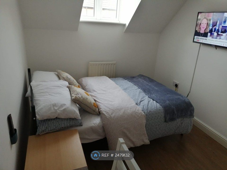 Property photo 1 of 12 Room 5