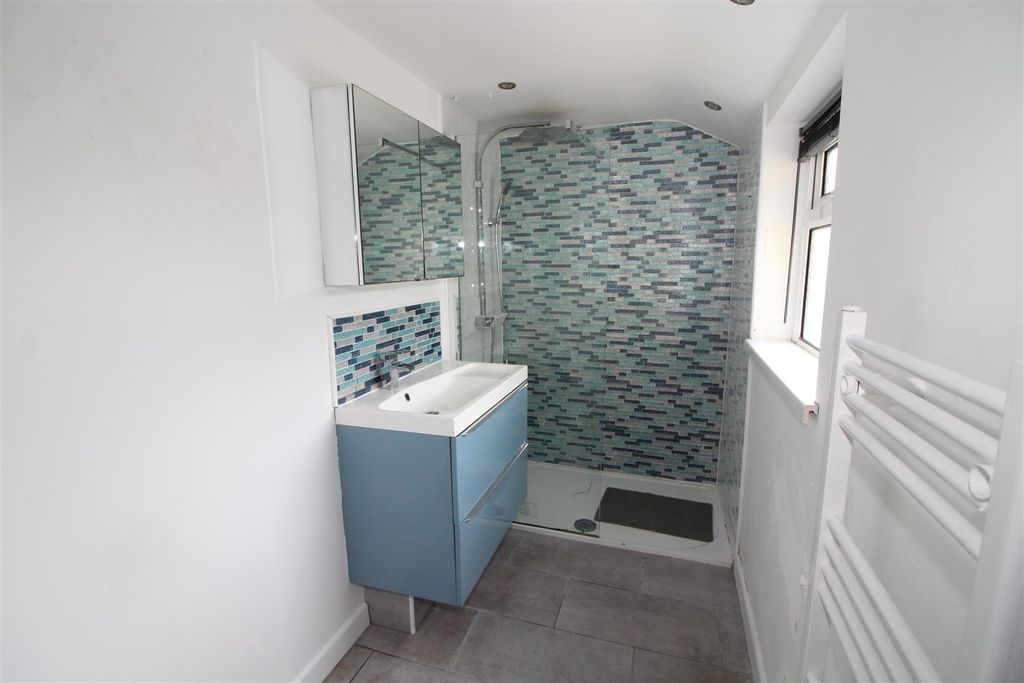 Property photo 3 of 23 Shower Room