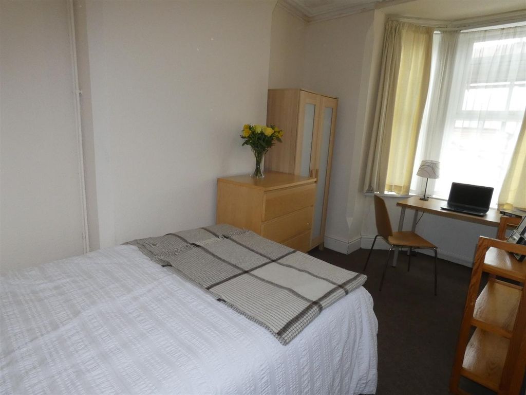 Property photo 2 of 10 7 Henry Road Bed 4 2019.Jpg
