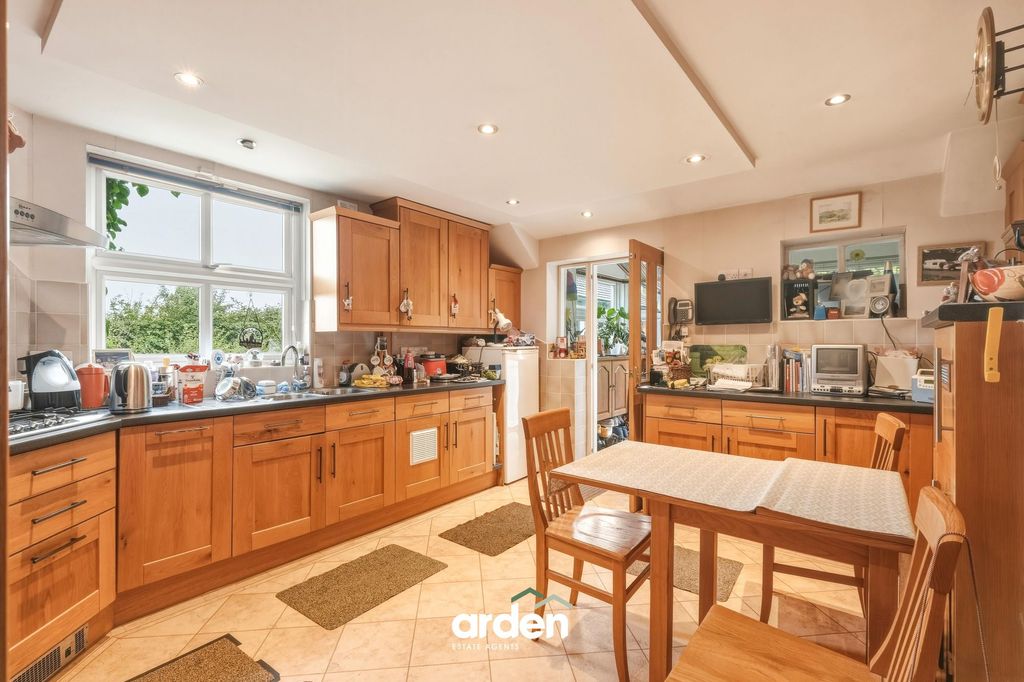 Property photo 2 of 12