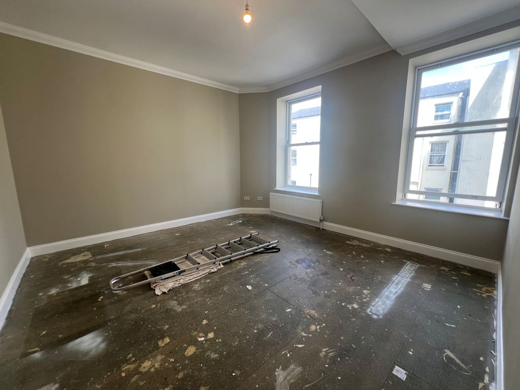 Property photo 2 of 7 Living Room