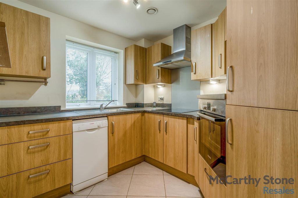 2 bed flat for saleLancaster Road, Carnforth LA5 photo 4