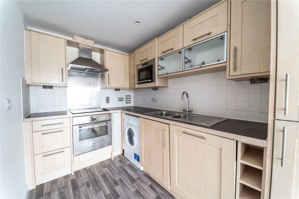 Property photo 3 of 9 Kitchen
