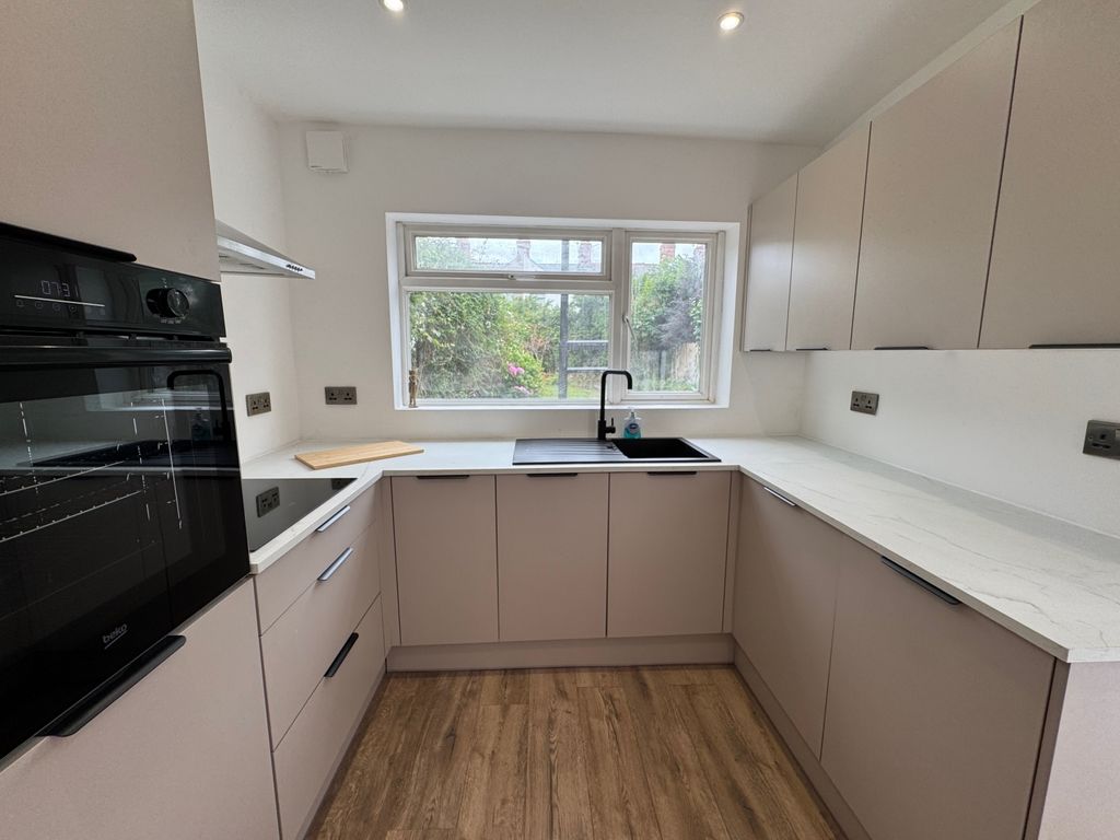 Property photo 3 of 11 Ea6484F9-d16d-4ce9-9Feb-1Da56E88F268