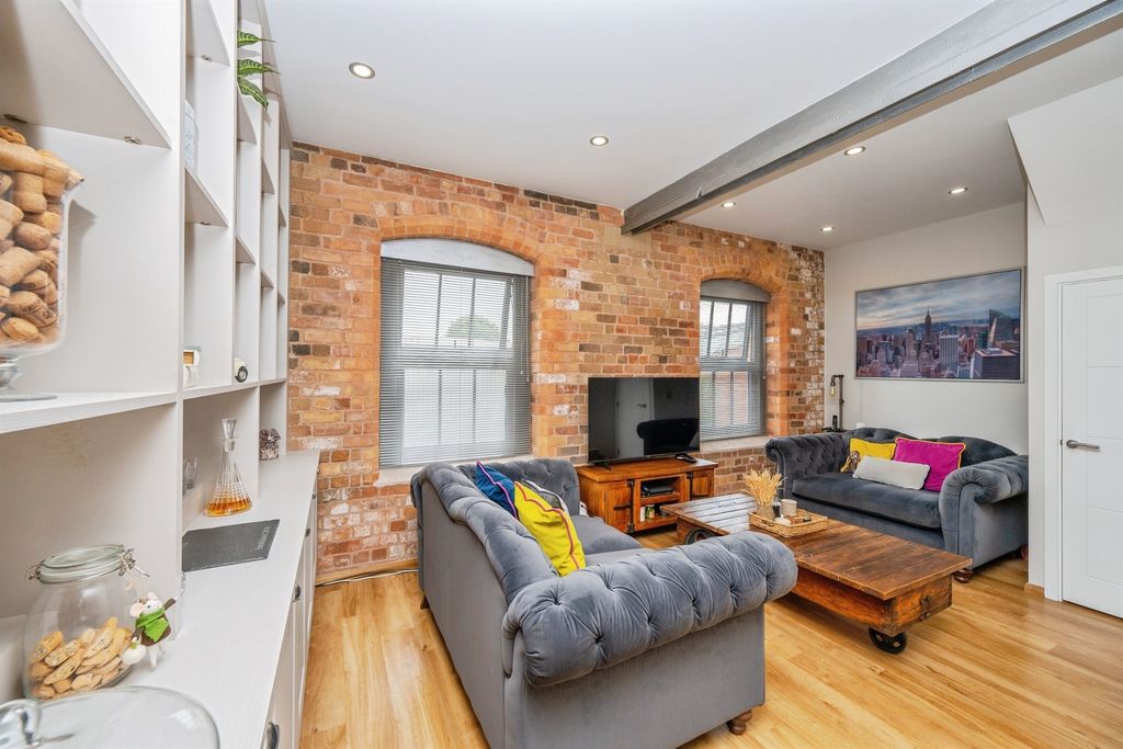 Property photo 3 of 19