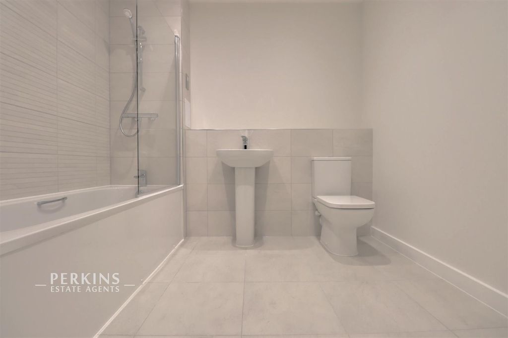 Property photo 3 of 5 Bathroom.Jpg