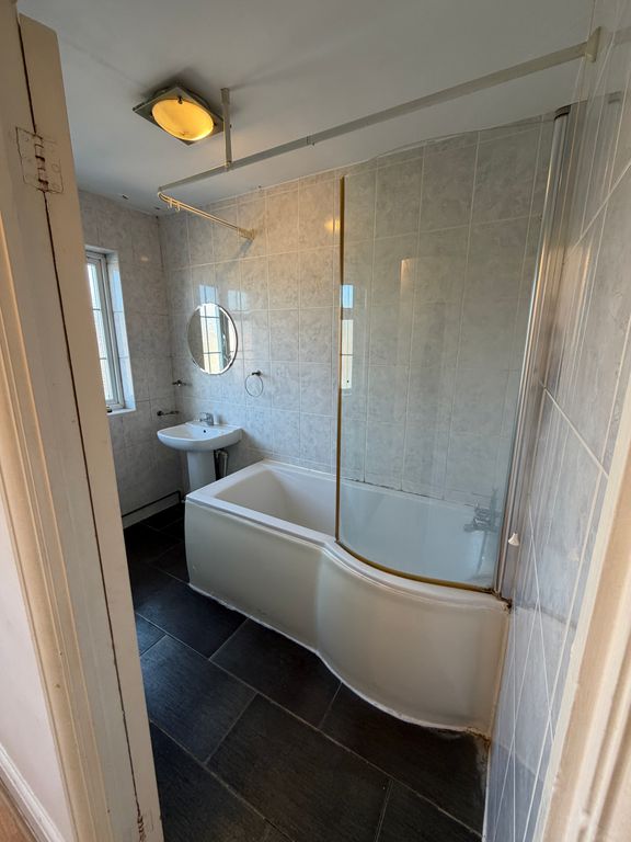 Property photo 3 of 11 Bathroom