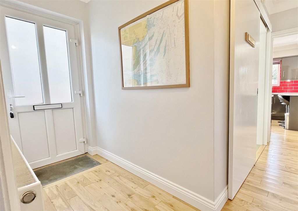 Property photo 2 of 12 Hallway