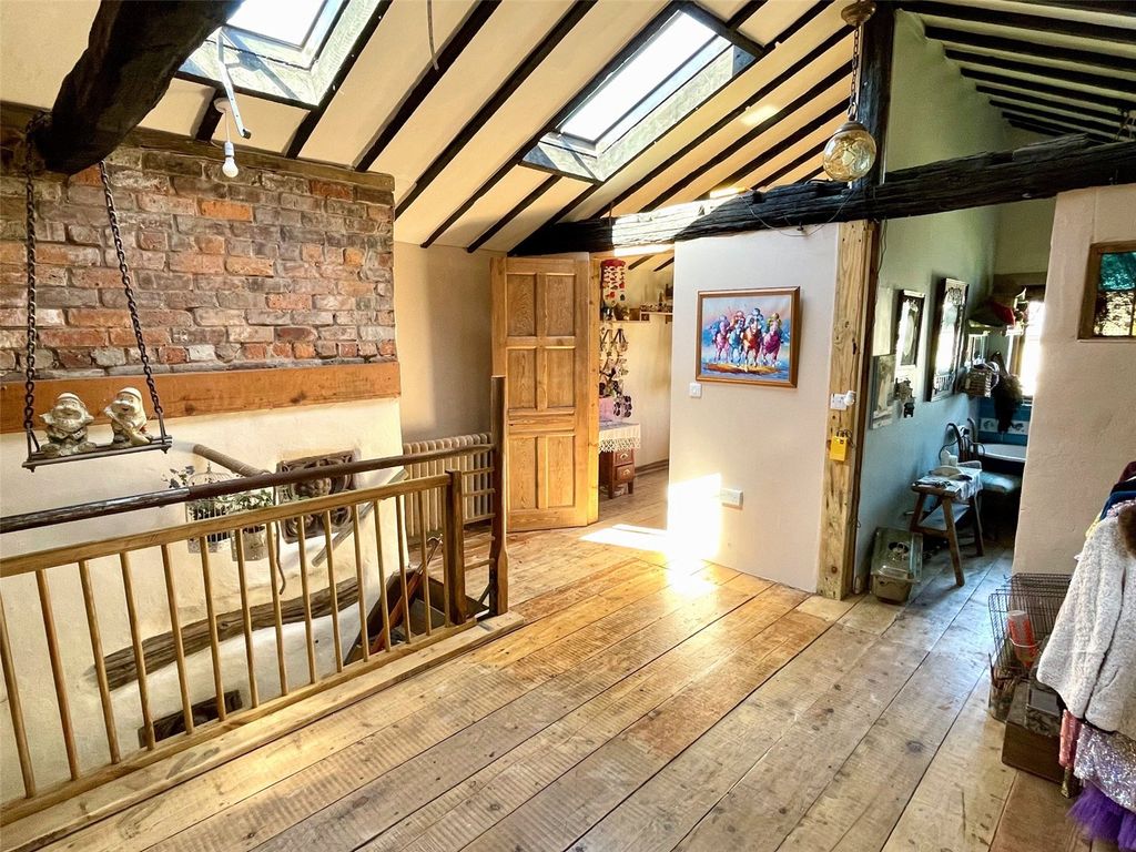 Property photo 2 of 21 Landing Space (Bed3)