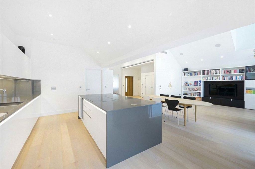 Property photo 3 of 11