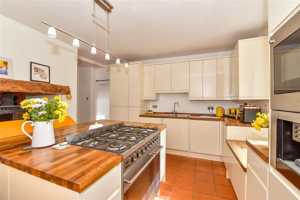 Property photo 2 of 14 Kitchen