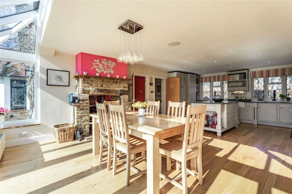 Property photo 2 of 18 Kitchen