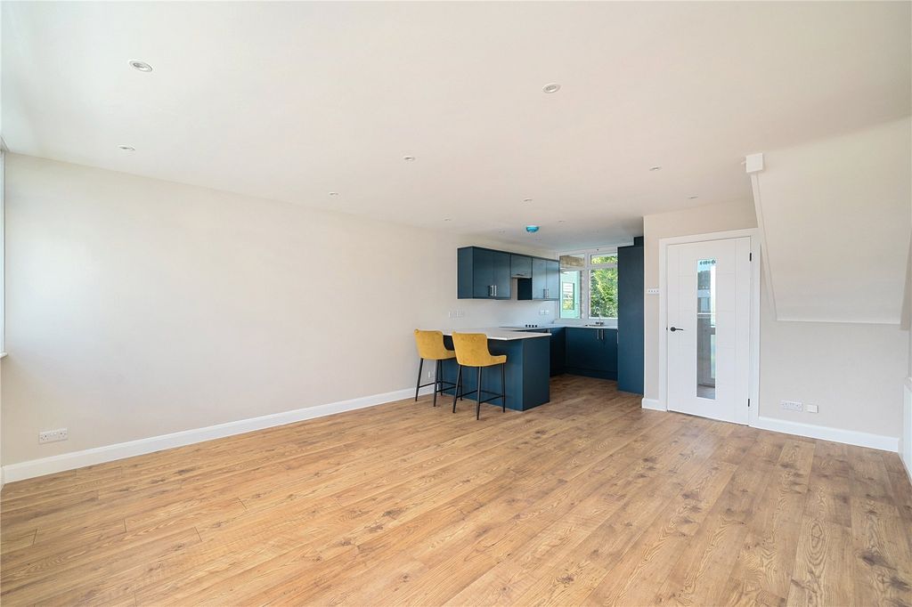 Property photo 2 of 21 Picture No. 15