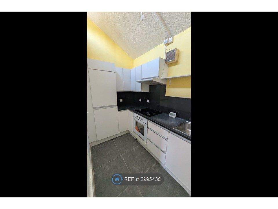 Property photo 3 of 4 Kitchen
