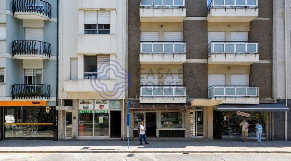 Property photo 1 of 13 Commercial Space In Downtown Porto, For Sale.