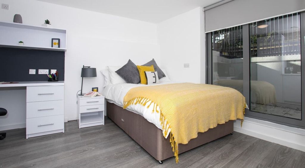 Property photo 1 of 12 Bedroom