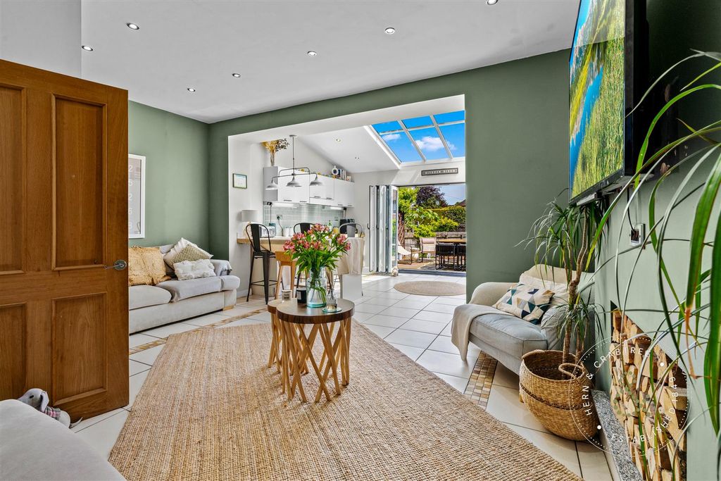 Property photo 3 of 33 Palace Avenue, Hern Crabtree (17).Jpg