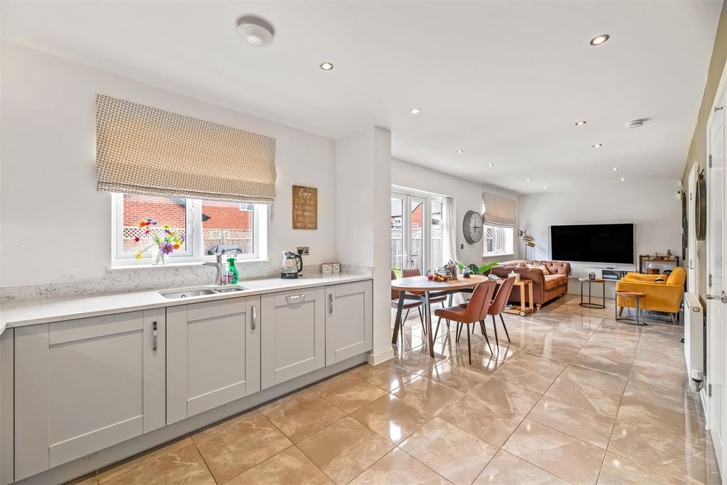 Property photo 3 of 16 Kitchen Diner