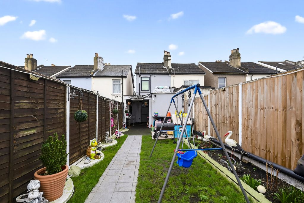 Property photo 1 of 17 Garden