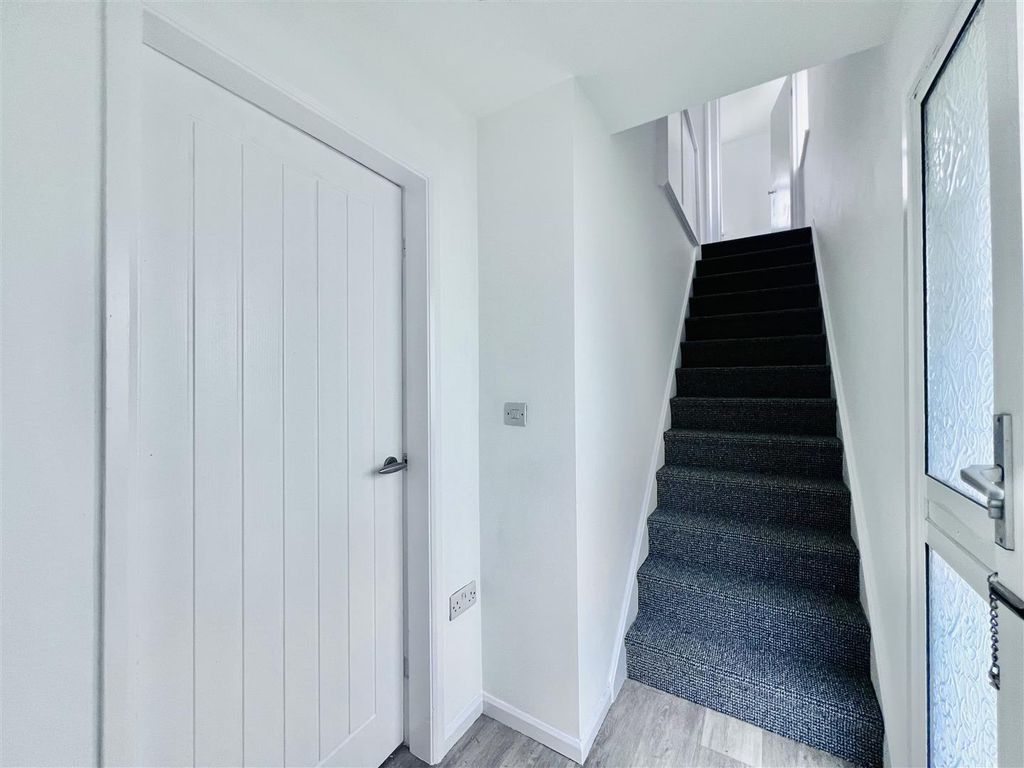 Property photo 2 of 8 Entrance