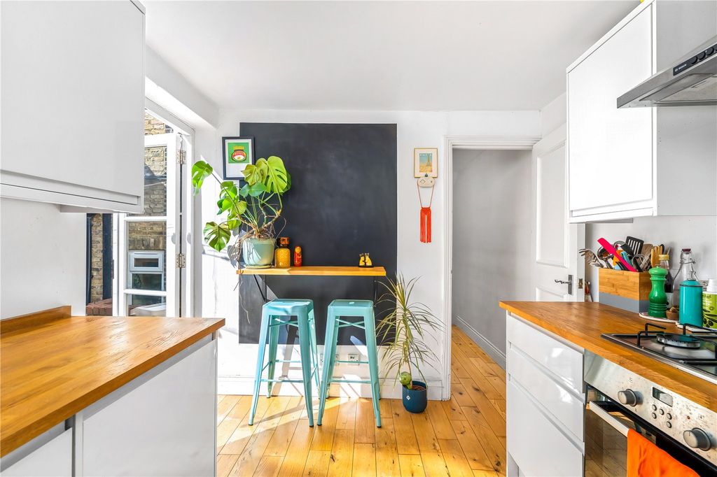 Property photo 3 of 14 Kitchen