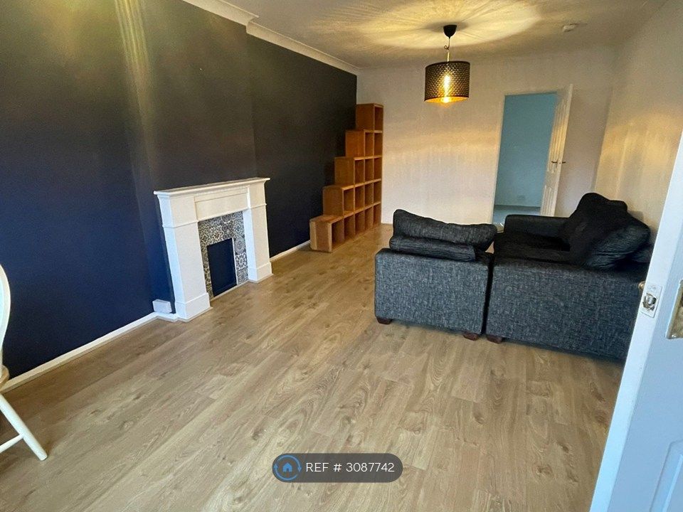 Property photo 2 of 11 Lounge