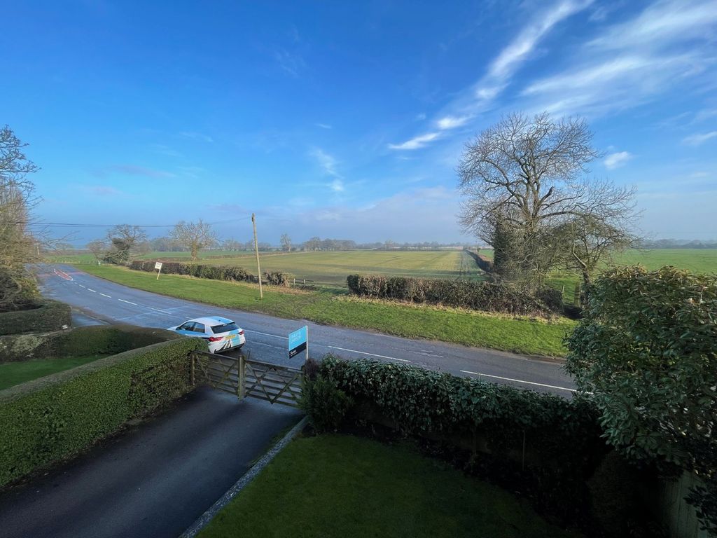 Property photo 2 of 13 Picture No. 16