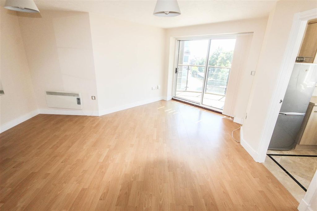 Property photo 2 of 6 Lounge