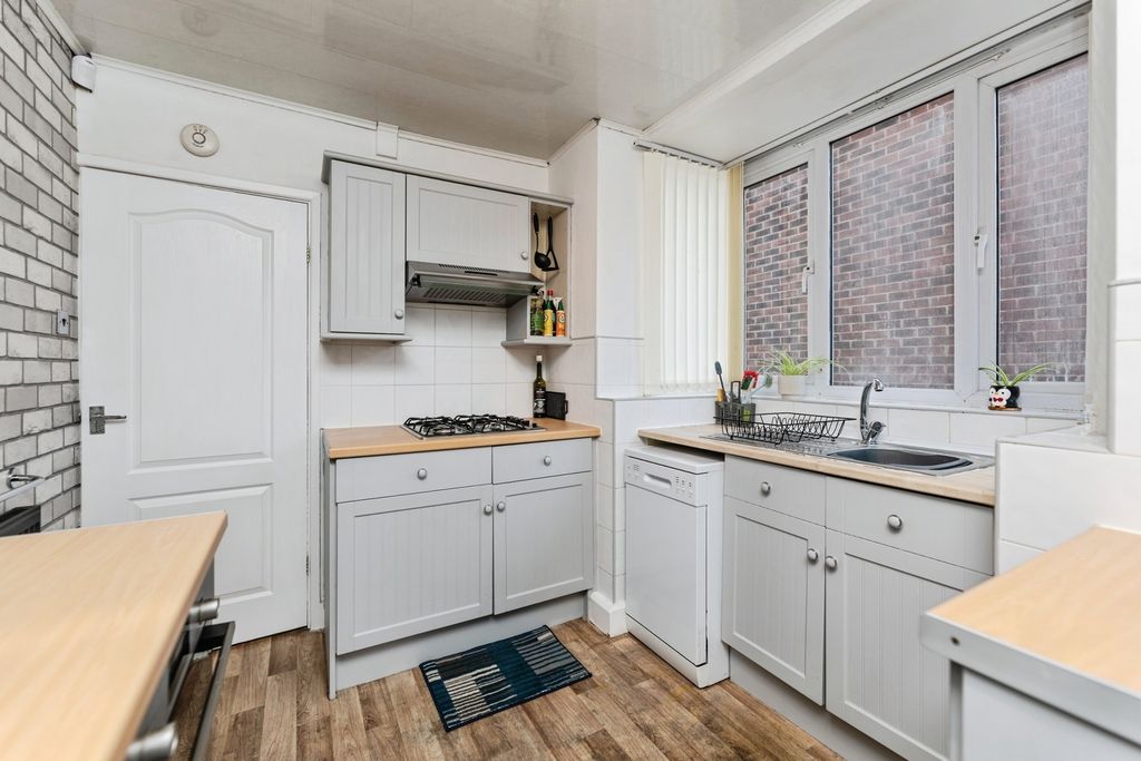 Property photo 3 of 16 Kitchen