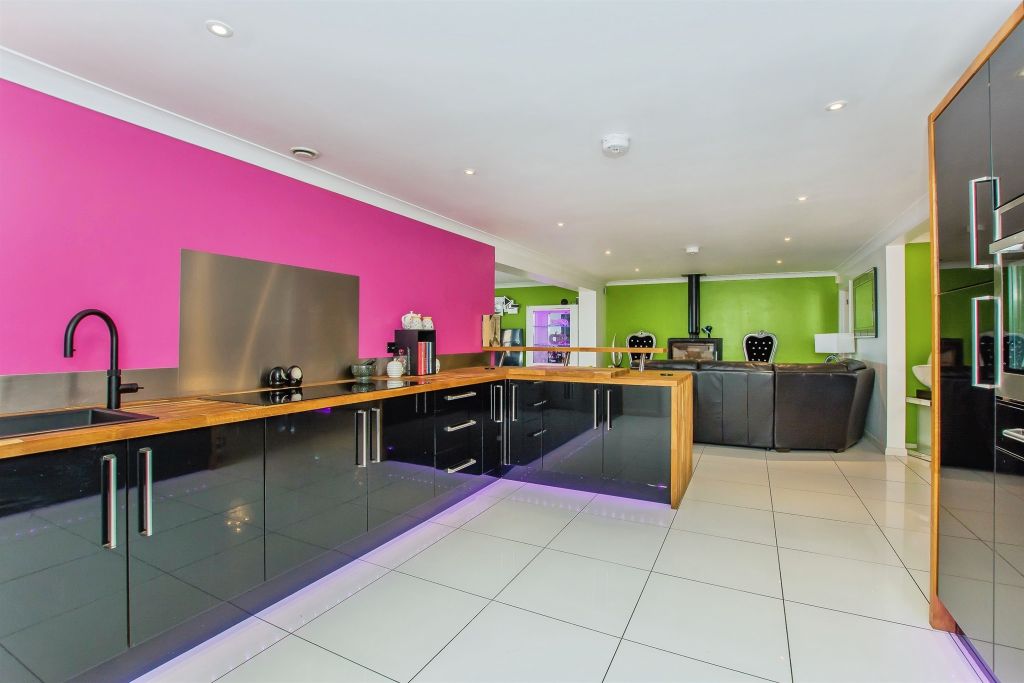 Property photo 3 of 34