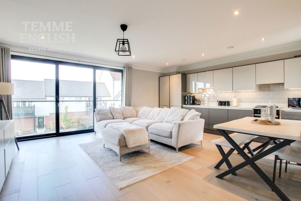 Property photo 2 of 21