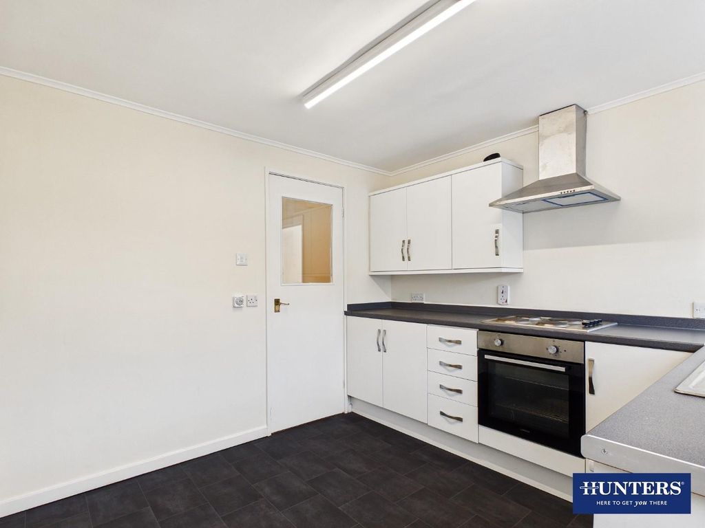 Property photo 3 of 10 Kitchen