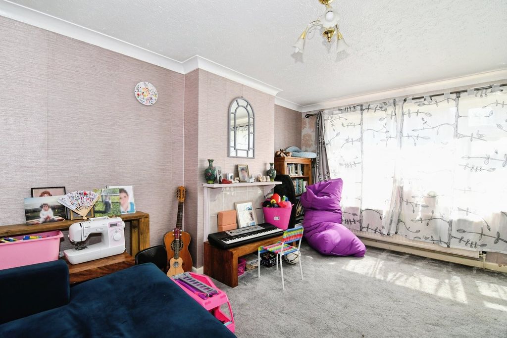 Property photo 3 of 18
