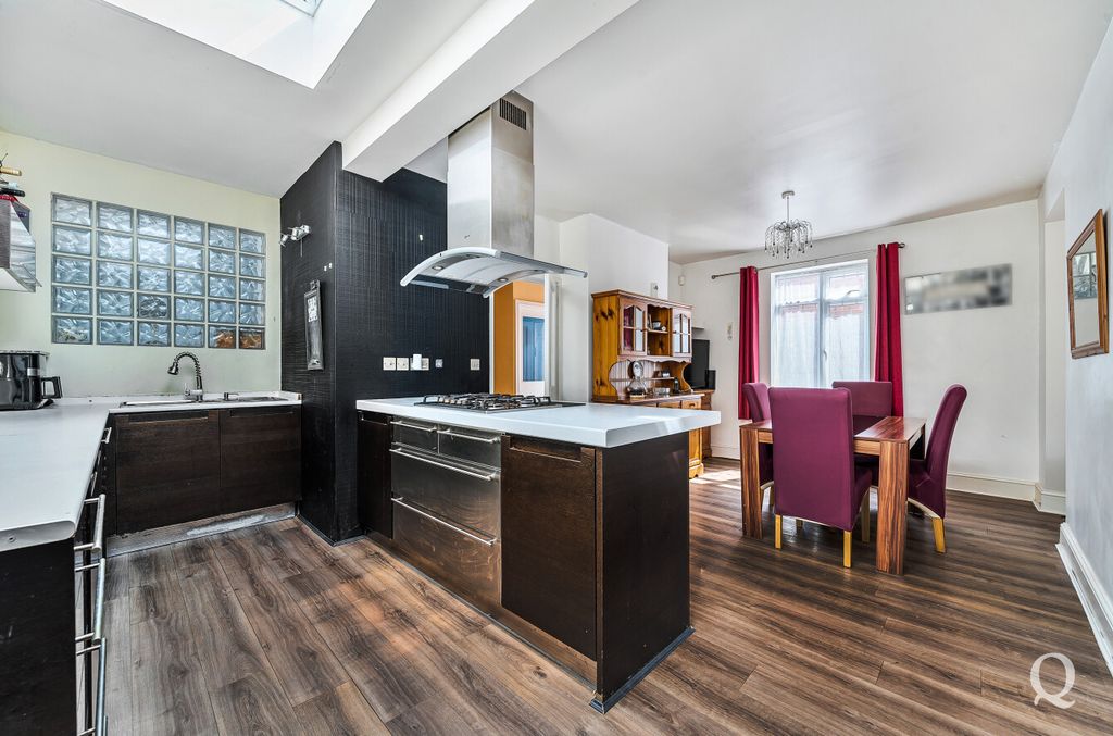 Property photo 1 of 21 58898354-8Ded-4Fa...