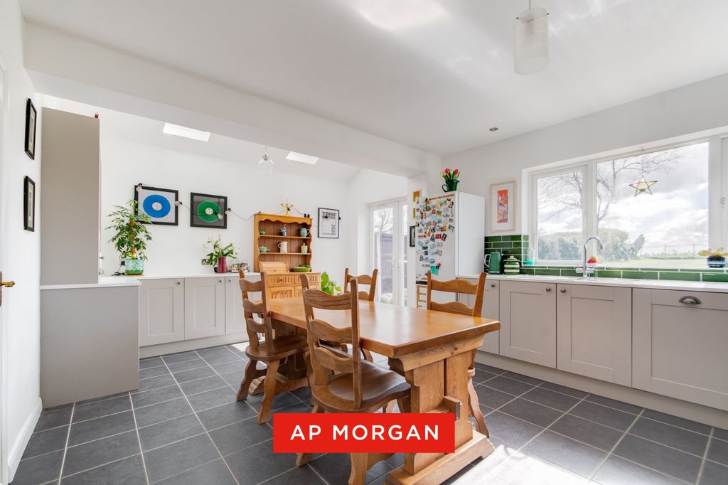 Property photo 3 of 21 Picture No. 11