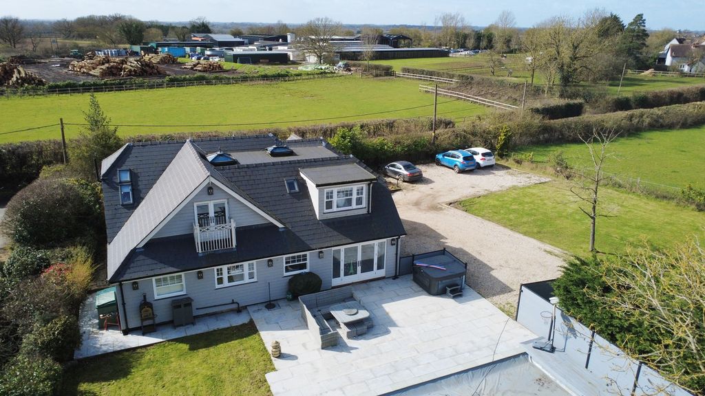 Property photo 1 of 32