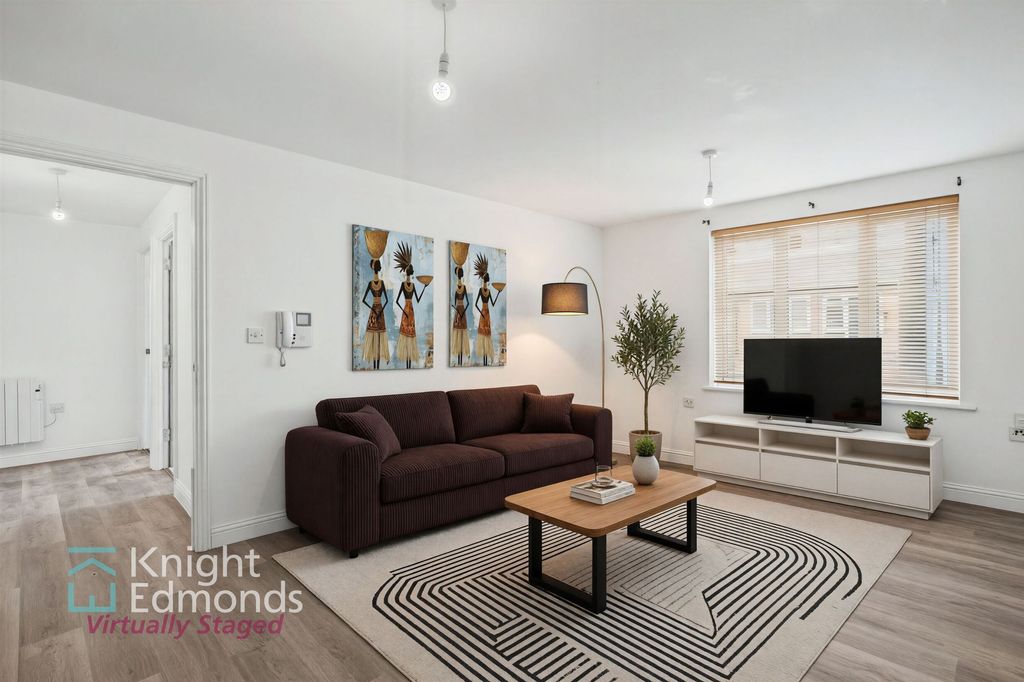 Property photo 2 of 7 Living Space