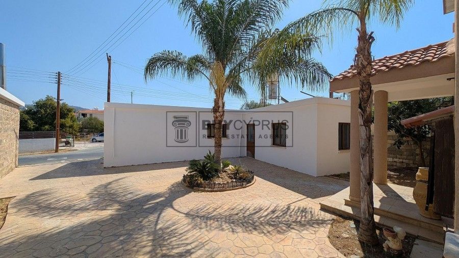 Property photo 2 of 39