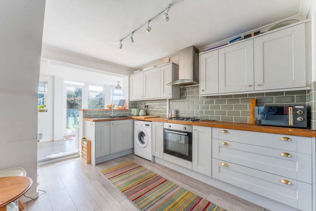 Property photo 2 of 20