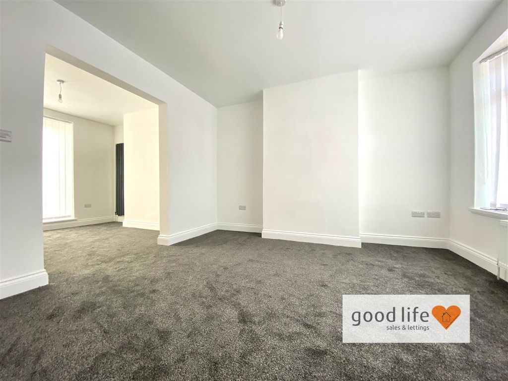 Property photo 3 of 24 20260410_151149491_Ios48Shaftbury.Jpg