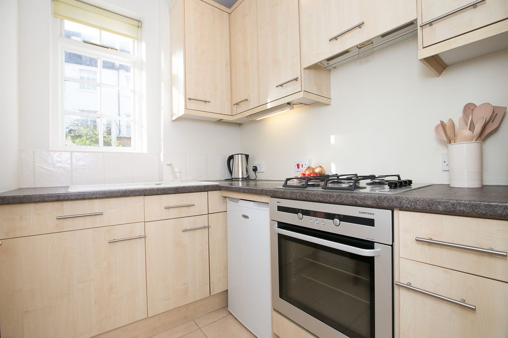 Property photo 2 of 5 Kitchen