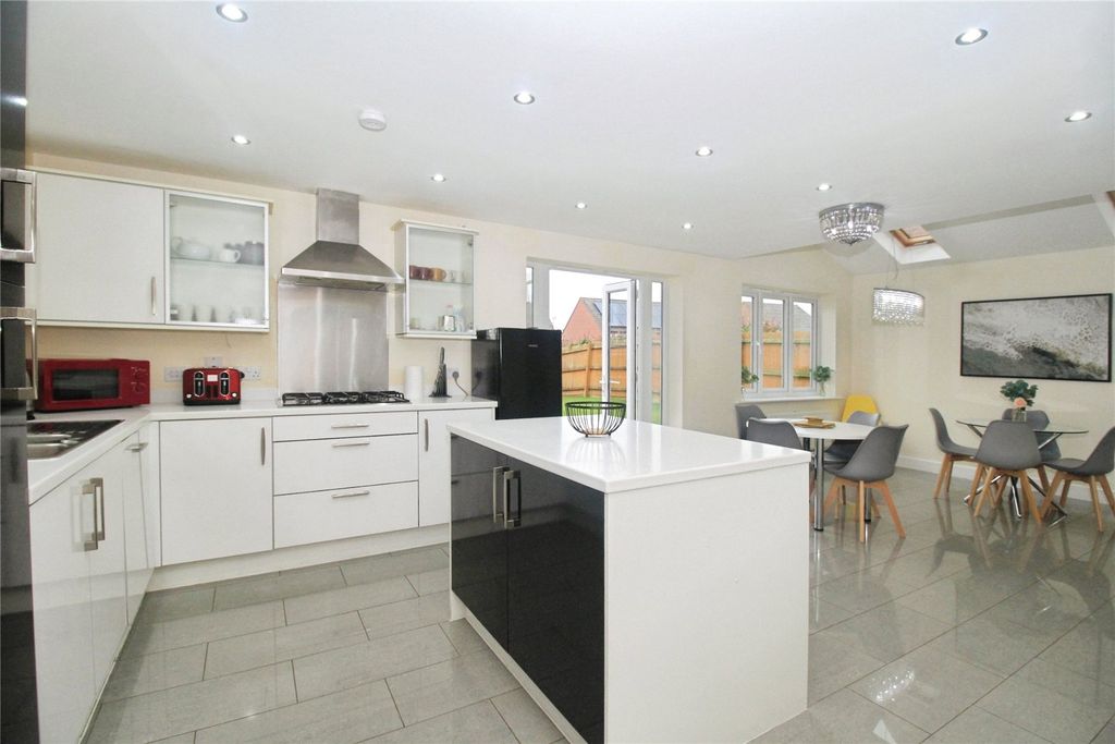 Property photo 2 of 20 Living Kitchen